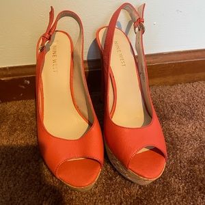 Salmon color Nine West platform sling back shoes! Size 6, great condition!